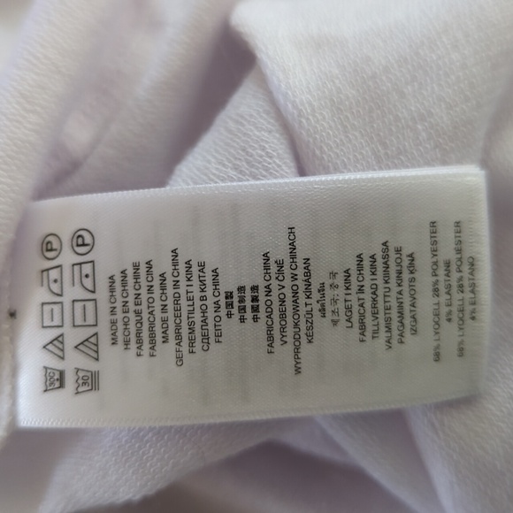 Hooded, sleeveless cowl neck top - Picture 9 of 9